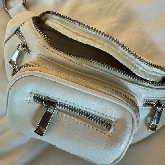 Fanny pack from UO - Picture 2 of 8